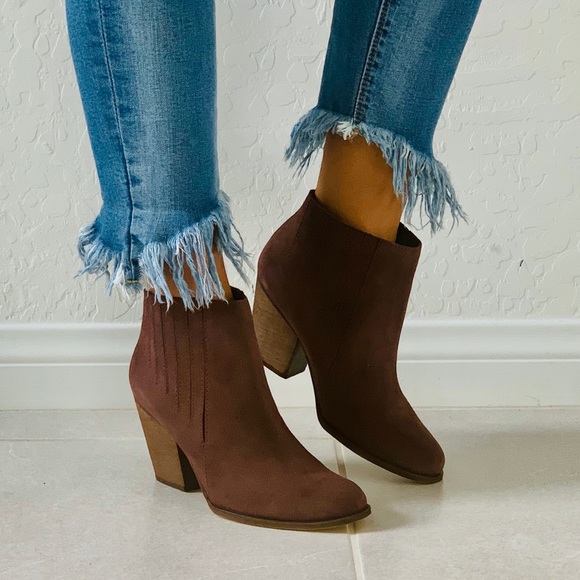 NIB Red Wine Distressed Leather Ankle Boots - Picture 3 of 8